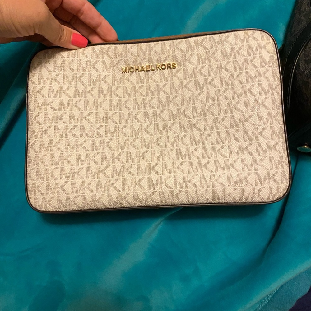 Michael kors new never used white cross body bag.